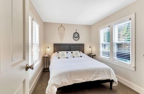 Ferndale Apartment | Charming Home w Workspace near Downtown Ferndale