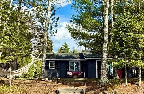 Mercer Cabin | Charming Lakefront Cabin. 100 ft private beach with dock on Lake of the Falls.