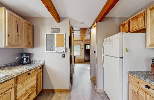 Cle Elum Cabin | Charming lakefront cabin with hot tub, private beach, and mountain views