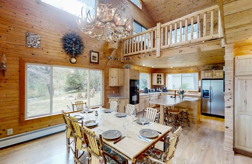 Atlanta House | Charming Lakefront home with dock, kayaks, fireplace and patio