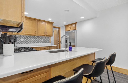 Lake Orion House | Charming LO Home - Private 1st Floor, King Bed, Stocked Kitchen w/Fenced Yard