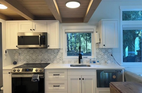 Mason County Cabin | Charming luxury lakefront cabin on crystal swimming lake - Sleeps 6