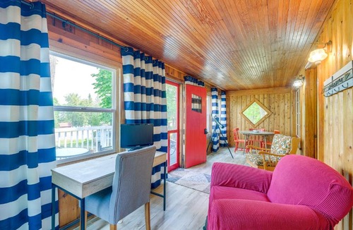 Herron House | Charming Michigan Cottage w/Sunroom & Lake Access