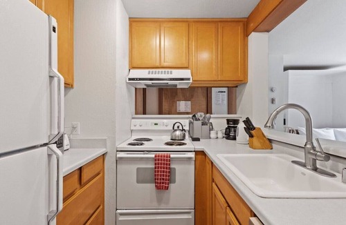 Tahoe Woods Condo | Charming Mtn. Studio: Min Lake/Pool/HotTub/Sauna