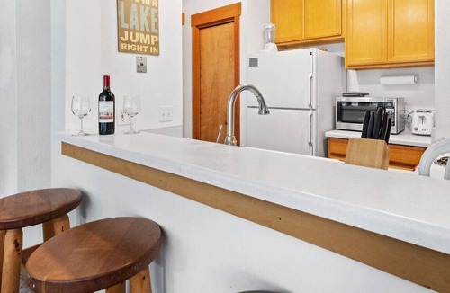 Tahoe Woods Condo | Charming Mtn. Studio: Min Lake/Pool/HotTub/Sauna