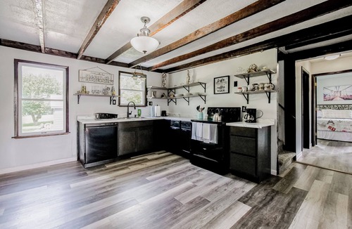 Allenton House | Charming old farmhouse, spacious 2-bedroom on 2+ acres