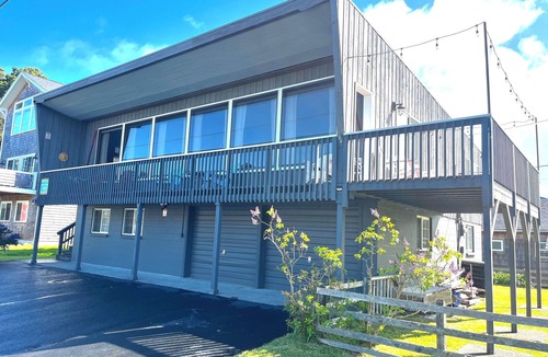 Long Beach House | Charming Private Home - Walk to DT and the Beach!