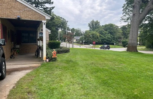 Norton Shores House | Charming room with WiFi and AC in Norton Shores