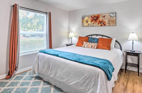 West Salem House | Charming Salem Townhome, Long-Term Stays!