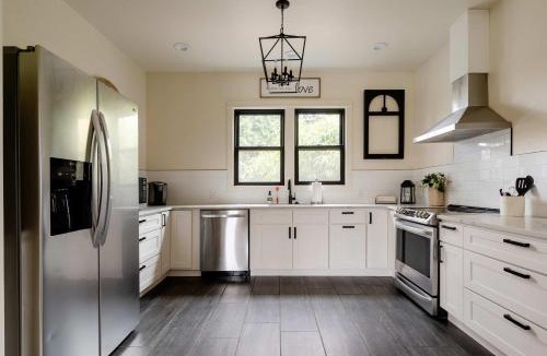 Hosford-Abernethy House | Charming SE Home - Farmhouse Style - Remodeled