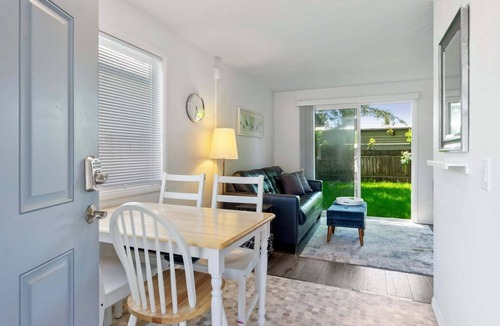 Market District Apartment | Charming Snug Spot 70 in Eugene, ideal for 2, steps from downtown and Autzen.
