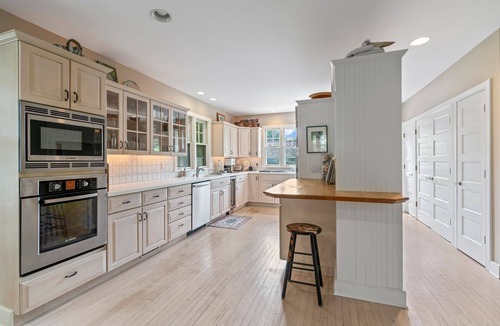 Village of Southampton House | Charming Southampton Village Home 4 Bedroom, 2 Bath 5 minutes from the beach