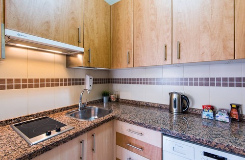 Bailen-Miraflores Apartment | Charming Studio Apartment in Good Location with Wi-Fi and Air-Conditioning