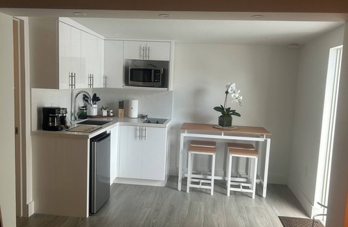 Hialeah Apartment | Charming studio in lovely Hialeah with AC, WiFi