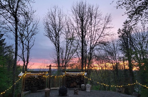 Garden Home-Whitford Apartment | Charming Studio Room on a serene acre of woods in SW Portland