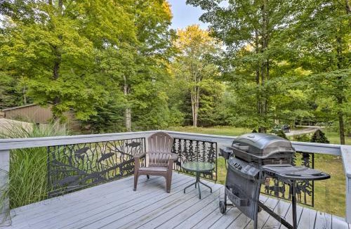 Thompsonville House | Charming Thompsonville Home w/On-Site River!