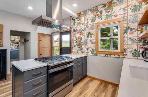Sellwood-Moreland Apartment | Charming Victorian 2 Bdrm Sellwood Apt Near Dining, Shopping & River Recreation