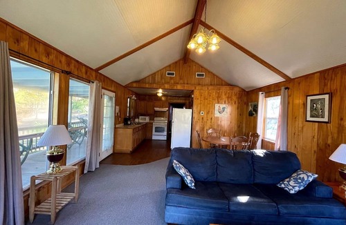 Zwolle Cabin | Charming Waterfront Cabin with Private Stocked Pond near Zwolle, Louisiana