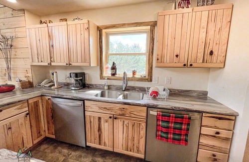 Phillips Cabin | Chase Creek Lodge - Peace & Quiet!