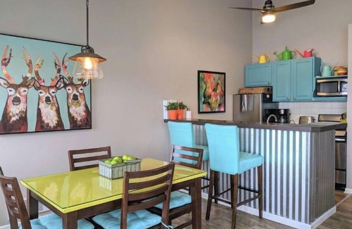Onekama Condo | Cheerful Lakefront Condo Between 2 Lakes