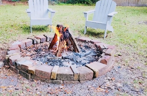 Ocean Springs House | Cheerful One Bedroom Remodeled Tiny Home, close to everything!