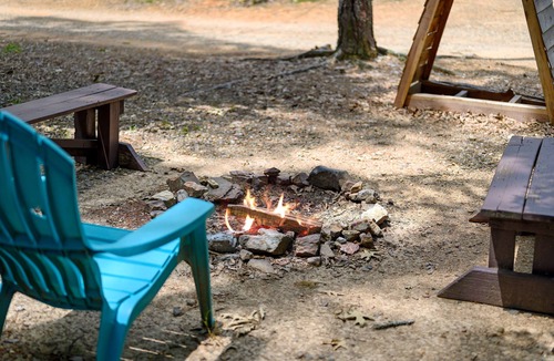 Broken Bow Cabin | Cherokee Rose | Sleeps 4 | Cozy Studio Cabin Near Beavers Bend