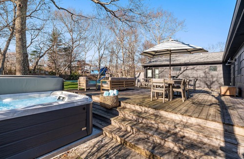 Clearwater Beach House | Chic, bright 5 bedroom in East Hampton with Pool & Land Rover