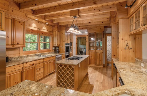 Sapphire Cabin | Chic Lodge 0.6m to Ski/Tube Resort+Winter Mtn Views