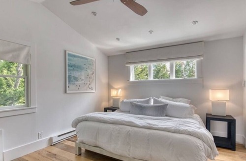 Amagansett Cottage | Chic Surfer Cottage in Amagansett Dunes - Private Oasis & Walk to Beach