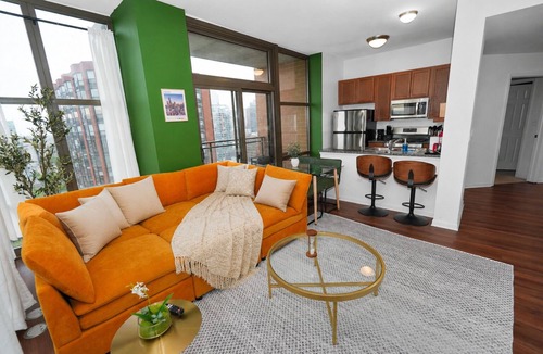 South Loop Hotel | Chicago Skyline 2BR - 6 Min to Millennium Park
