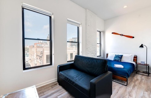 River West Hotel | Chicago Third Floor Studio by 747 Lofts