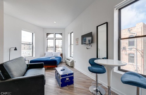 River West Hotel | Chicago Third Floor Studio by 747 Lofts