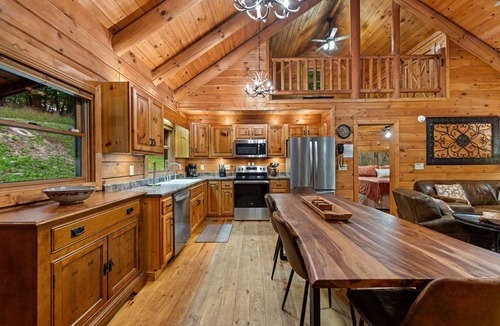 McCaysville Cabin | Chimney Path on Fightingtown Creek - Pet Friendly | Creekside Firepit | Game Room