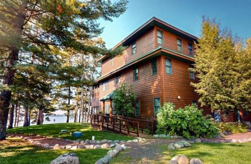 Manitowish Waters House | Chippewa Retreat - Den