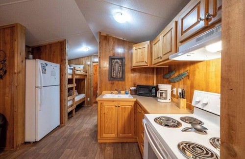 Broken Bow Cabin | Choctaw: Sleep 4, Tiny Cabin, Pets, Near Park/Lake