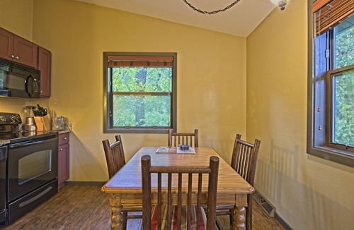 Wisconsin Dells Cottage | Christmas Mountain Village™ - Wisconsin Dells - 2 Bedroom Cottage