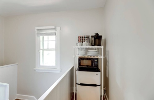 Hyde Park Apartment | Cincinnati Apartment: 1 Mi to Hyde Park Square!