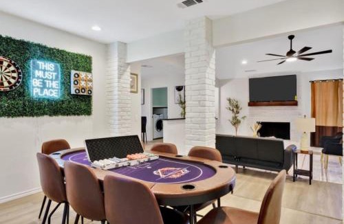 Plano House | City Gem 4BR with POOL Sleeps 8