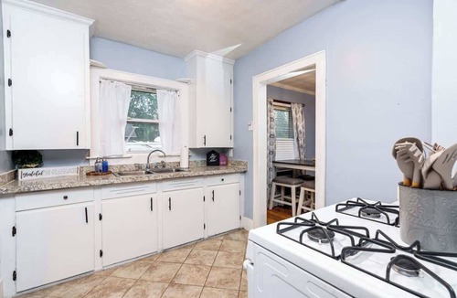 Lansing House | City Slicker | 2BR 1 BA Home I Fire Pit