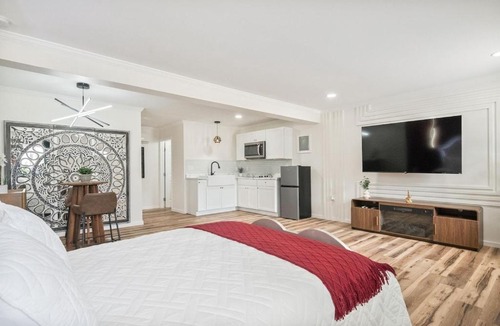 Kokomo Apartment | Clair de Lune private Studio a Romantic Retreat
