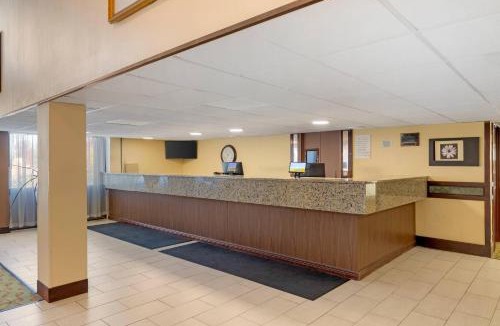 Lansing Hotel | Clarion Hotel & Conference Center Lansing West