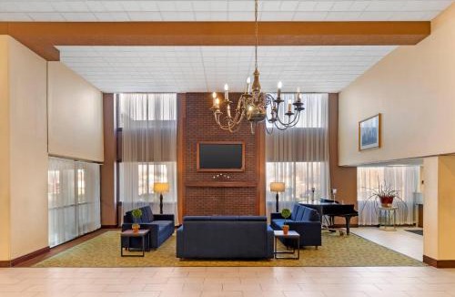 Lansing Hotel | Clarion Hotel & Conference Center Lansing West