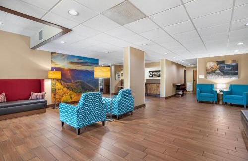 Cherokee Hotel | Clarion Pointe Cherokee