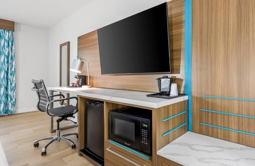 Turners Hotel | Clarion Pointe Springfield Southeast