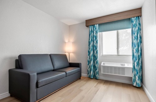 Turners Hotel | Clarion Pointe Springfield Southeast