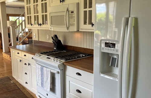 Harbor Springs House | Classic cottage in downtown Harbor Springs
