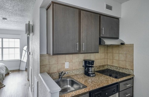 Gateway Apartment | Classic Gateway Studio w/Gym, Pool, nr Stadium, by Blueground