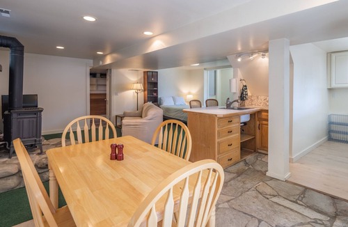 Cle Elum Apartment | Cle Elum Studio Suite - Walk to Town!