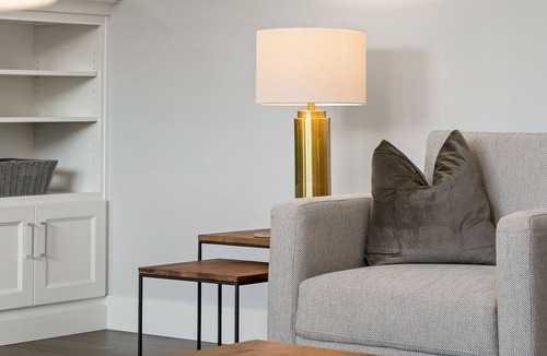 Lake Shore House | Clean and Comfortable Family Stay Close to Everything!