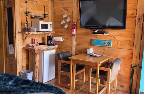 Cedaredge Cabin | Clean, comfy basecamp with king and queen beds steps from the peaceful creek.